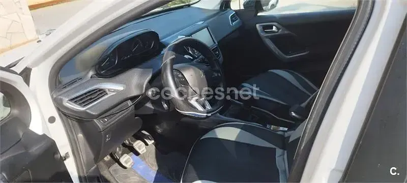 Usado Peugeot 2008 Style 100 CV (73 kW) 2018 Blanco SUV