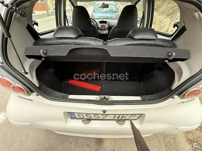 Usado Toyota Aygo City 68 CV (50 kW) 2012 Blanco Utilitario
