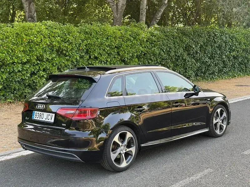 Usado Audi A3 Attraction 150 CV (110 kW) 2015 Negro Berlina