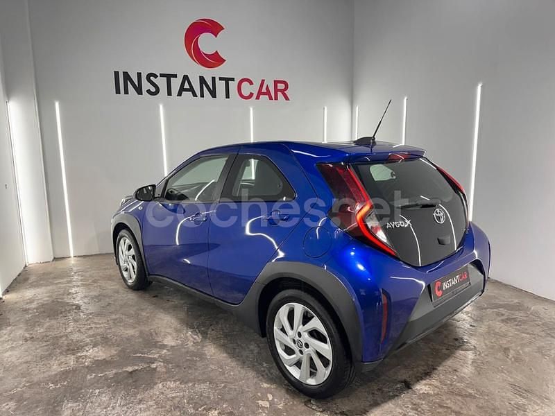Usado Toyota Aygo X Play 72 CV (52 kW) 2023 Azul SUV