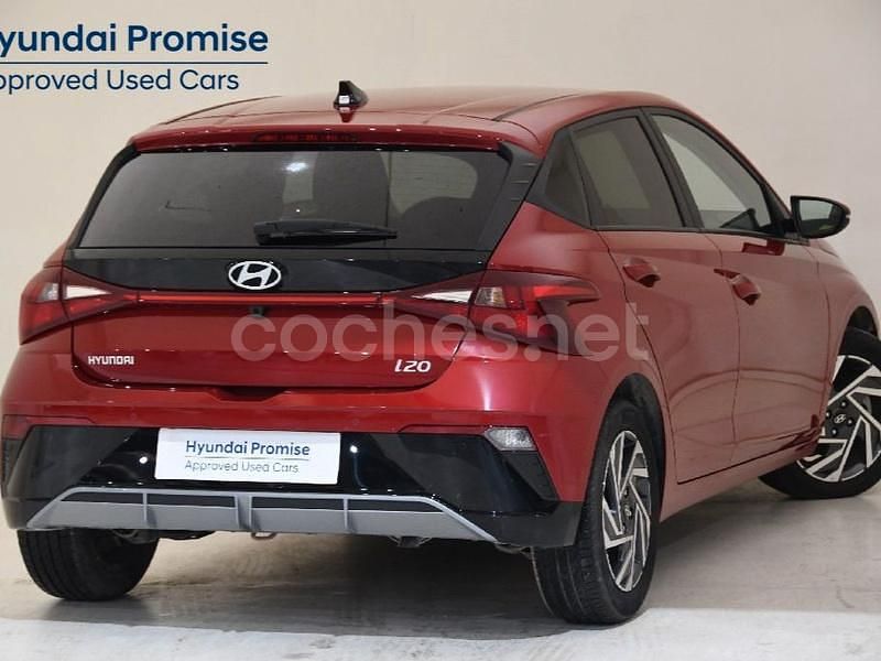 Usado Hyundai i20 100 CV (73 kW) 2025 Granate Berlina