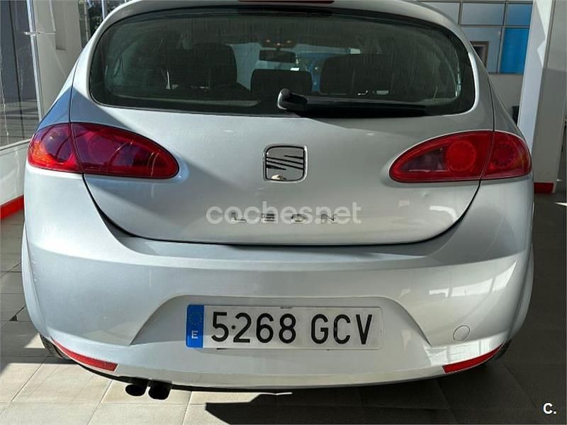 Usado Seat Leon Reference 125 CV (91 kW) 2008 Gris / plata Utilitario