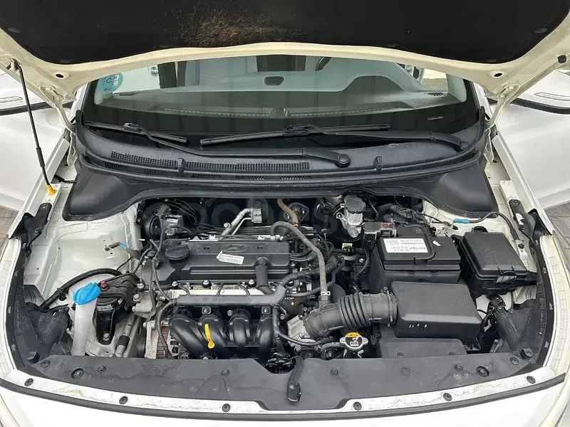 Usado Hyundai i20 84 CV (61 kW) 2016 Blanco Berlina