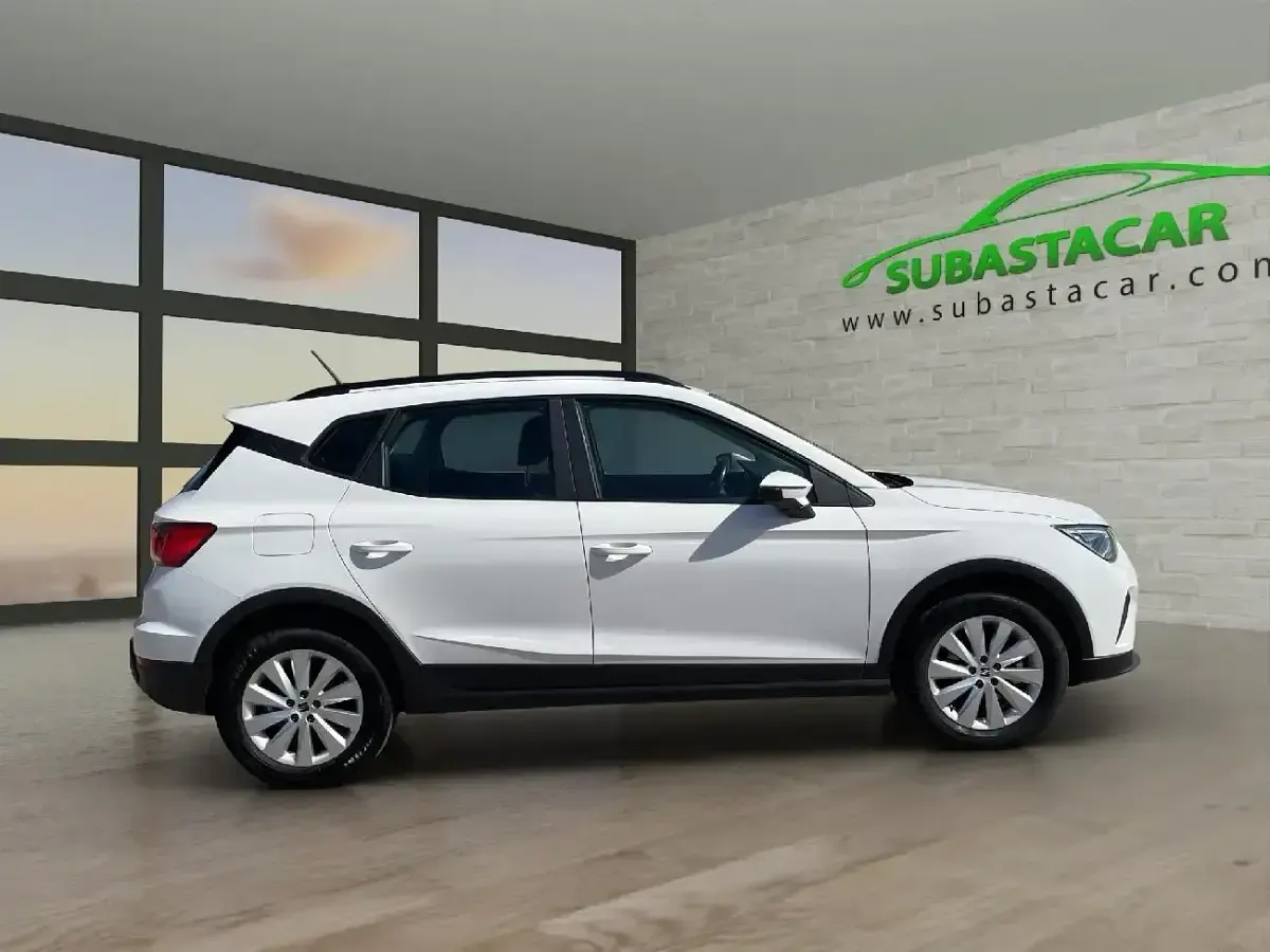 Usado Seat Arona 110 CV (80 kW) 2023 Blanco SUV