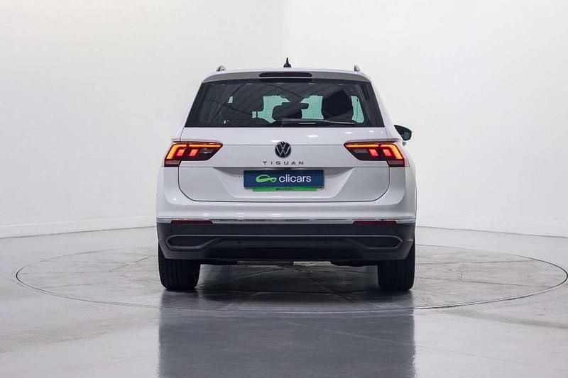 Usado VW Tiguan Life 122 CV (89 kW) 2022 Blanco SUV