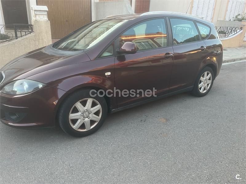 Usado Seat Altea XL Stylance 140 CV (102 kW) 2007 Granate Monovolumen