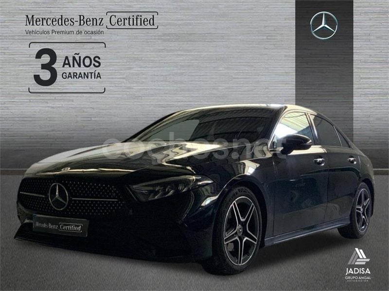 Negro noche Usado 2023 Mercedes A200 AMG line Berlina | 33.990 € (Precio justo) - Imagen 1/4