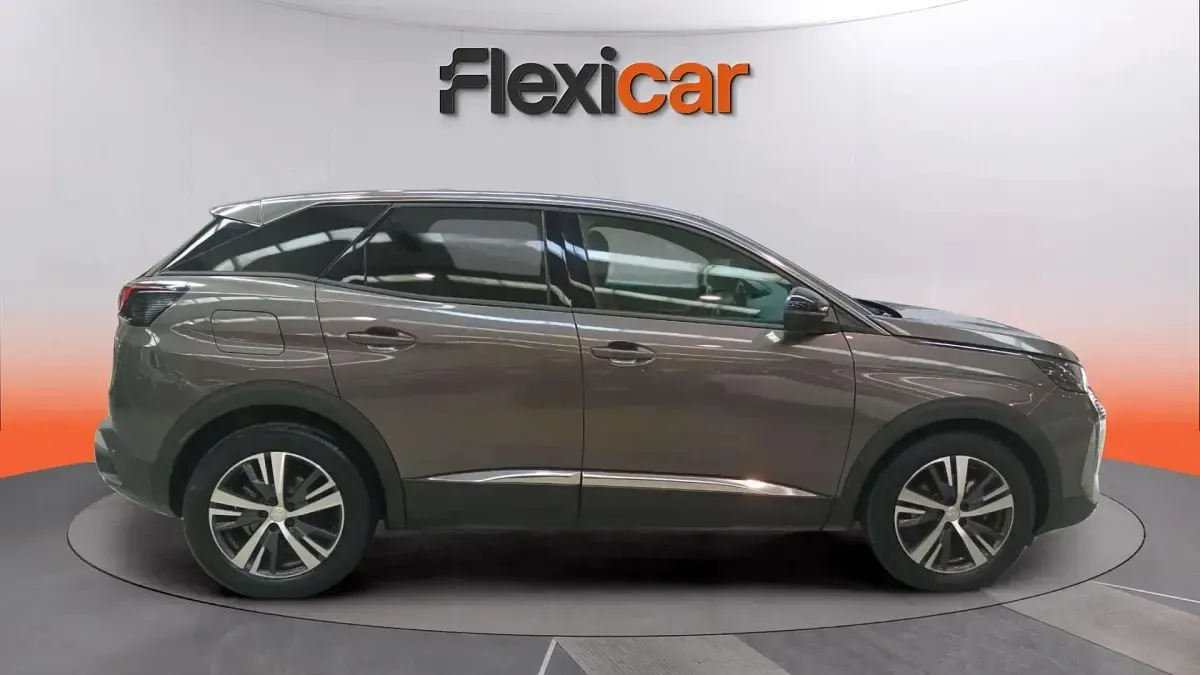 Usado Peugeot 3008 Allure 131 CV (96 kW) 2023 Gris SUV