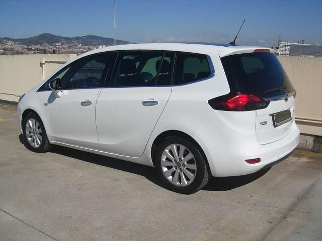 Usado Opel Zafira Selective 130 CV (95 kW) 2012 Blanco Monovolumen