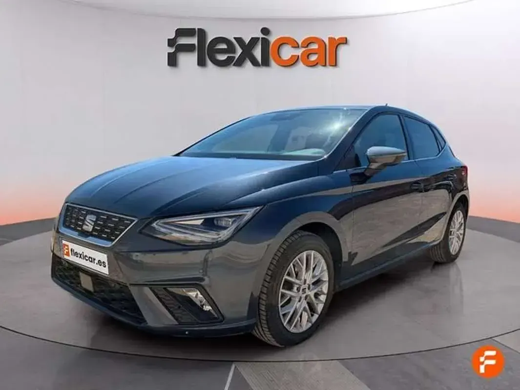 Usado Seat Ibiza XCELLENCE 116 CV (85 kW) 2024 Gris Utilitario