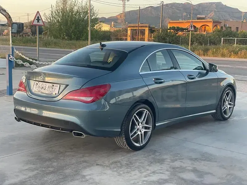 Usado Mercedes CLA220 170 CV (125 kW) 2013 Verde Berlina