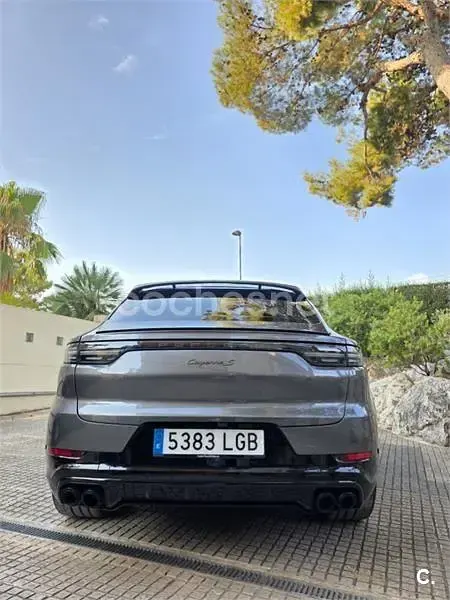 Usado Porsche Cayenne 440 CV (323 kW) 2020 Gris / plata SUV