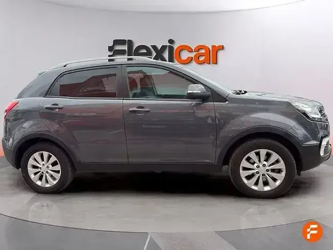Usado SsangYong Korando 178 CV (130 kW) 2019 Gris