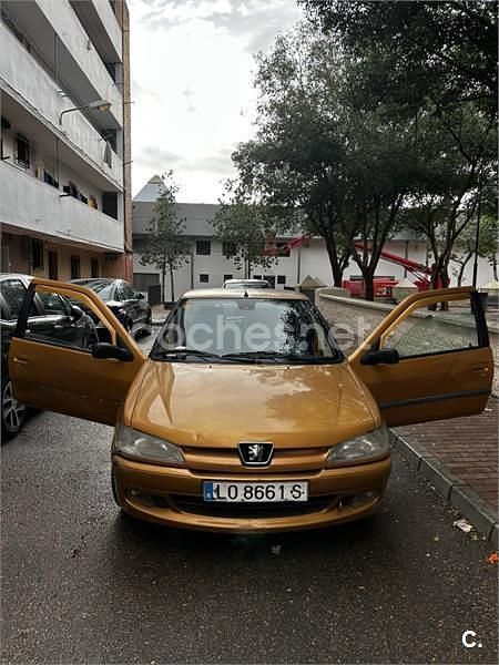 Usado Peugeot 306 90 CV (66 kW) 1998 Naranja Berlina