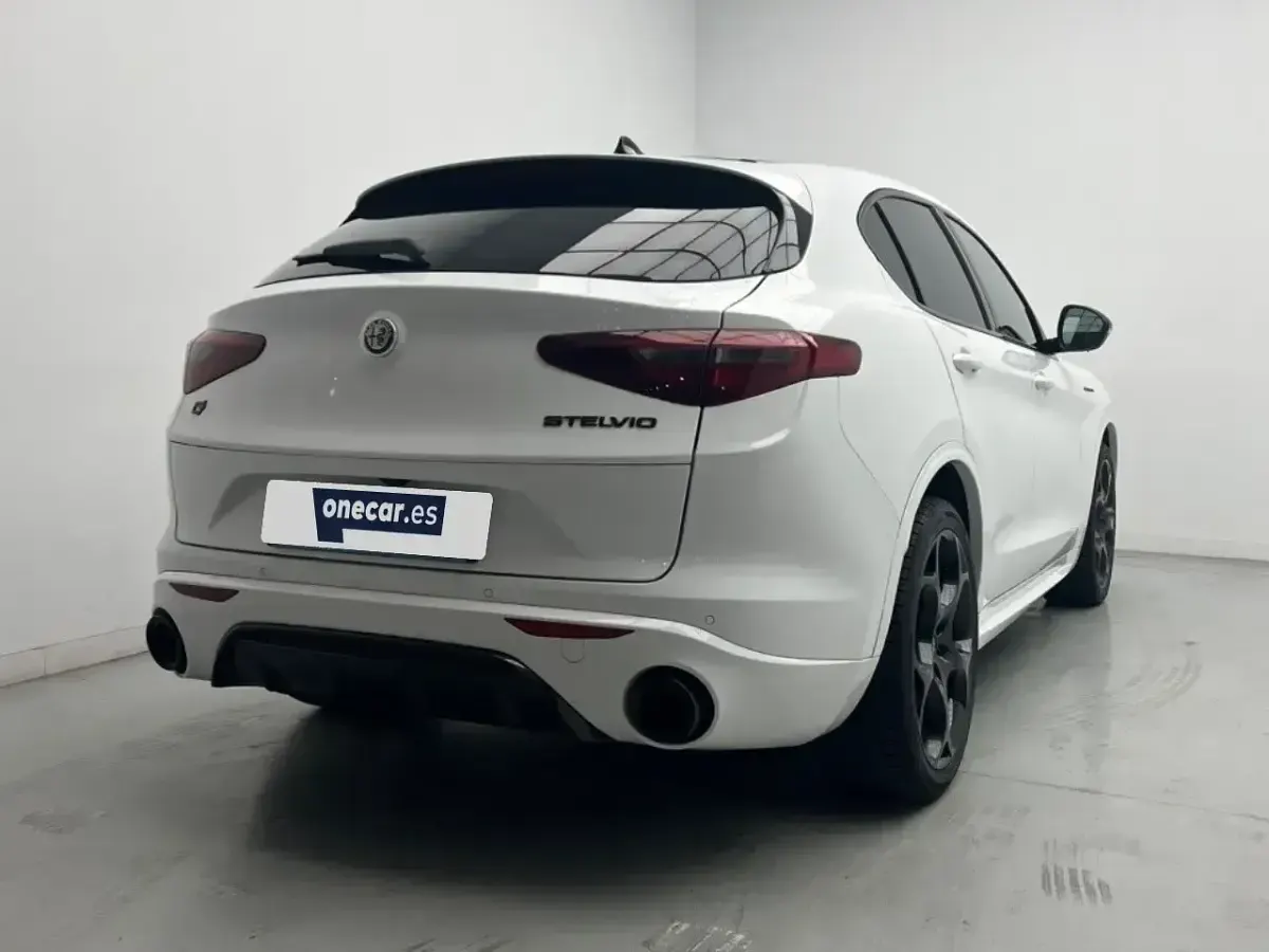 Usado Alfa Romeo Stelvio Estrema 210 CV (154 kW) 2023 Blanco SUV