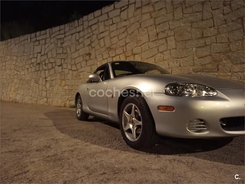 Usado Mazda MX5 Exclusive 110 CV (80 kW) 2002 Gris / plata Descapotable