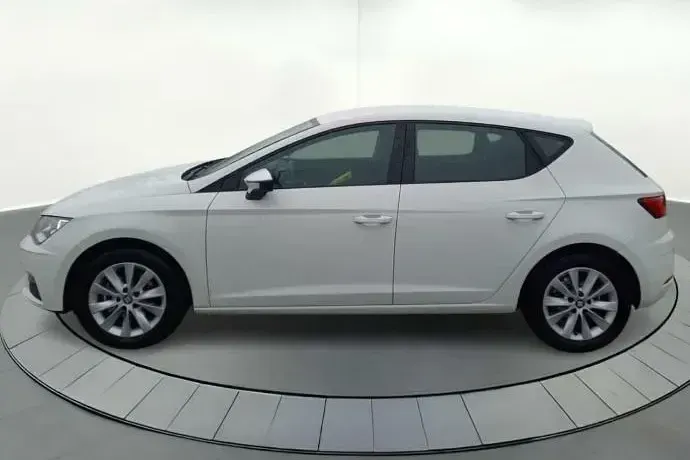 Usado Seat Leon Style 131 CV (96 kW) 2019 Blanco Familiar
