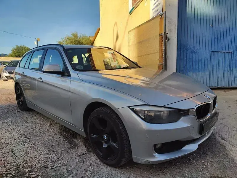 Usado BMW 318 143 CV (105 kW) 2014 Gris / plata Familiar