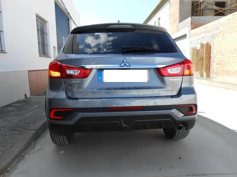 Usado Mitsubishi ASX Motion 117 CV (86 kW) 2019 Gris / plata SUV