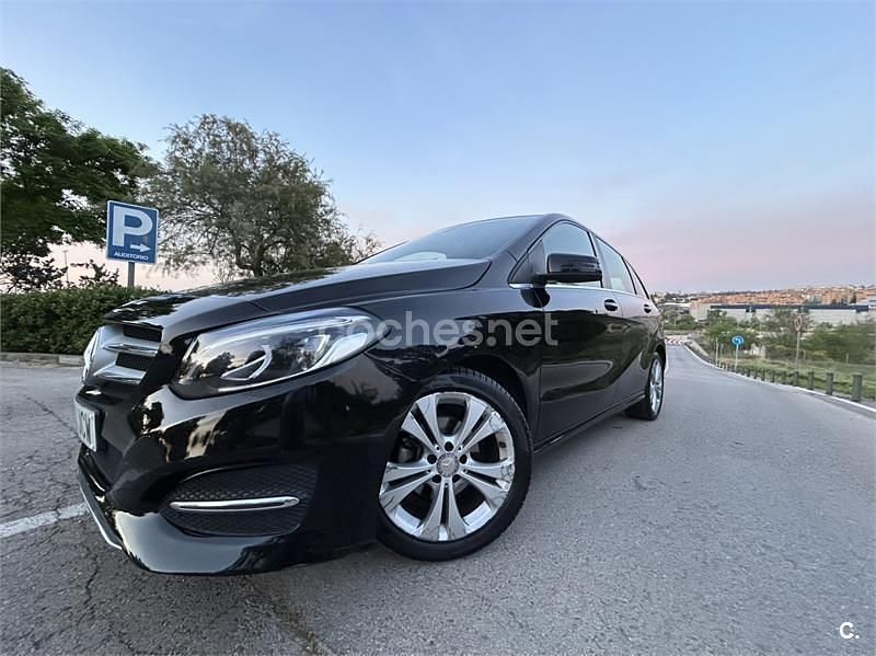 Usado Mercedes B180 Urban 109 CV (80 kW) 2015 Negro Utilitario