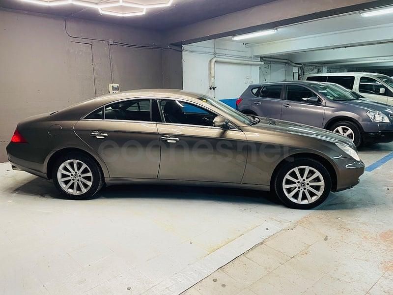 Usado Mercedes CLS320 224 CV (164 kW) 2006 Gris / plata Berlina