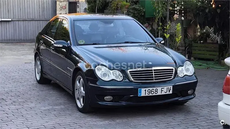 Usado Mercedes C32 AMG AMG 354 CV (260 kW) 2001 Azul Berlina