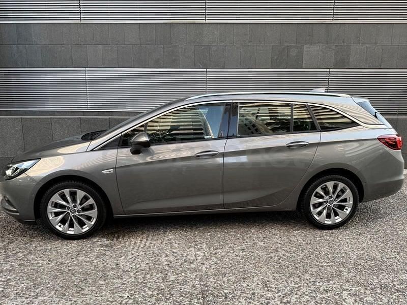 Usado Opel Astra Excellence 136 CV (100 kW) 2017 Gris / plata Familiar