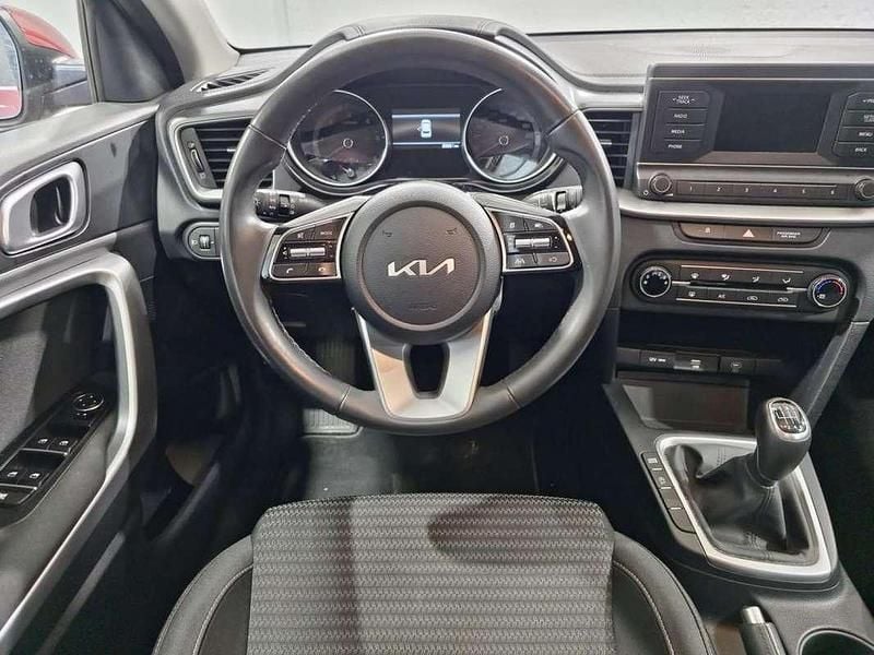 Usado Kia XCeed 136 CV (100 kW) 2024 Rojo SUV