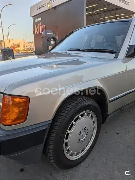 Usado Mercedes 190 160 CV (117 kW) 1987 Gris / plata Berlina