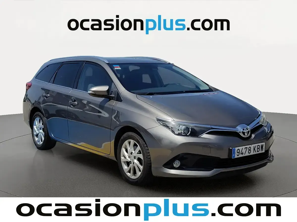 Usado Toyota Auris Active 116 CV (85 kW) 2017 Gris Familiar