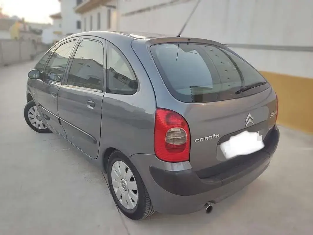 Usado Citroën Xsara Exclusive 90 CV (66 kW) 2004 Gris Utilitario
