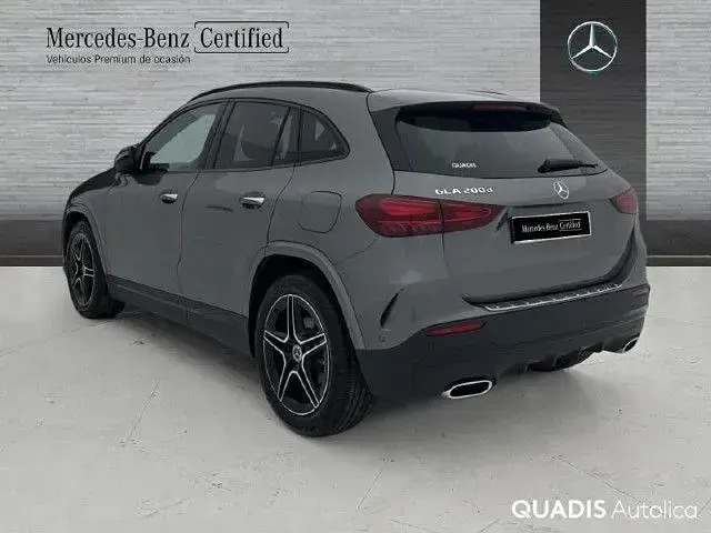 Usado Mercedes GLA200 150 CV (110 kW) 2025 Gris montaña SUV