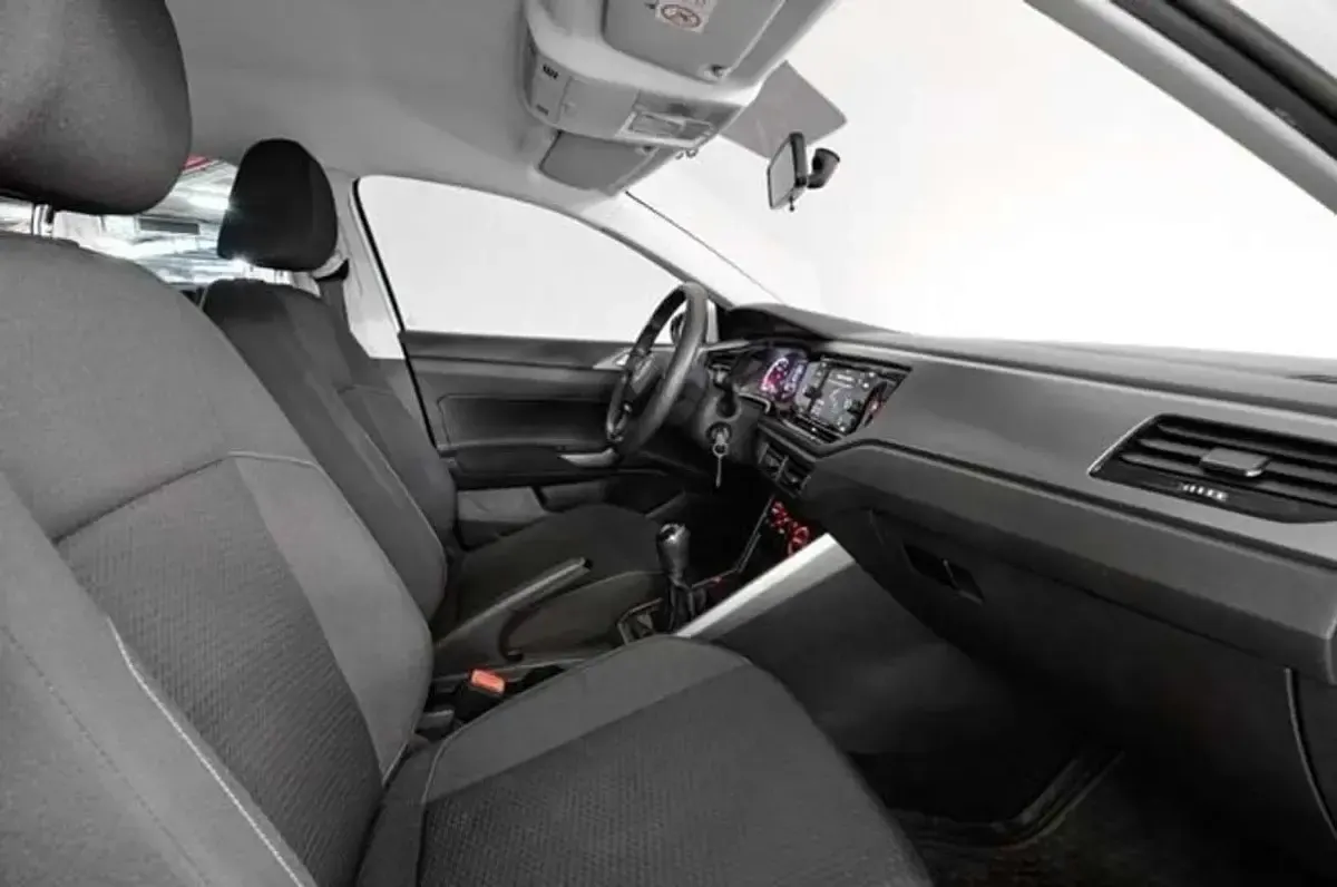 Usado VW Polo 95 CV (69 kW) 2023 Gris Utilitario