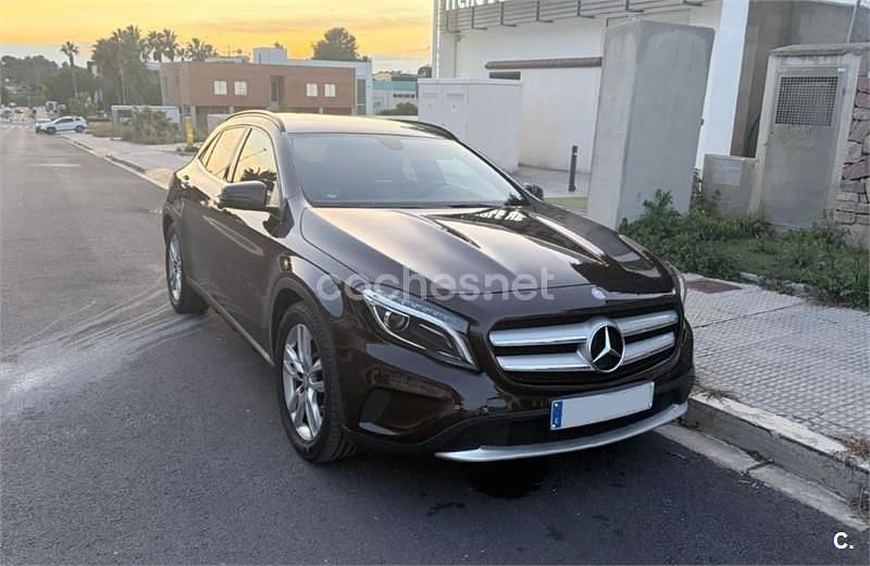 Usado Mercedes GLA250 Style 211 CV (155 kW) 2014 Marrón SUV