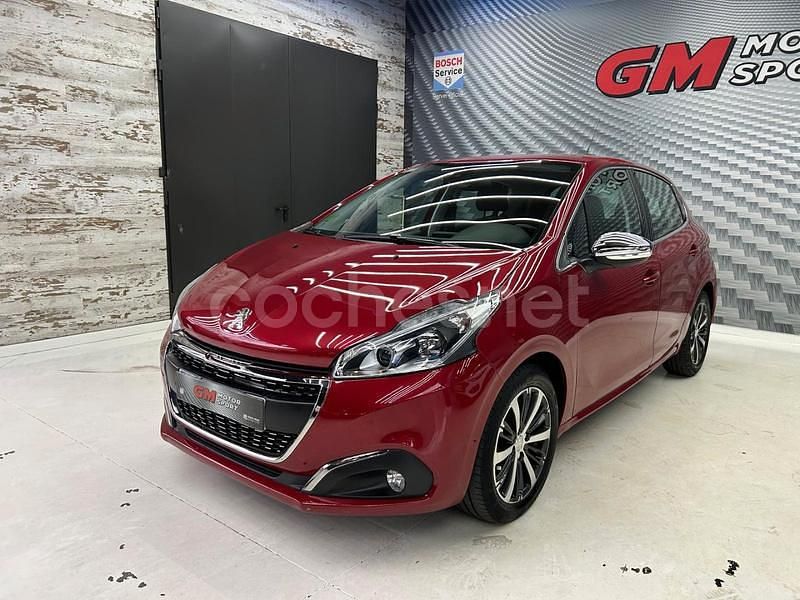 Rojo Usado 2016 Peugeot 208 Allure Utilitario | 9490 € (Precio justo) - Imagen 1/4
