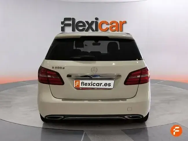 Usado Mercedes B200 136 CV (100 kW) 2018 Blanco Utilitario