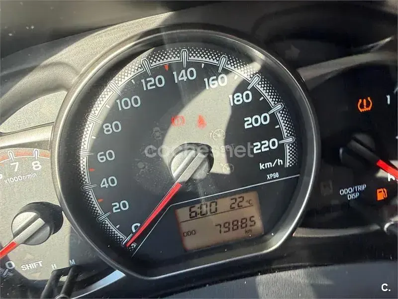 Usado Toyota Yaris Active 99 CV (72 kW) 2015 Blanco Utilitario
