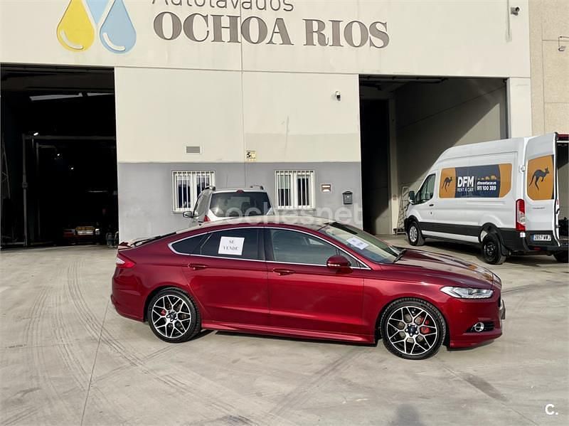 Usado Ford Mondeo Titanium 180 CV (132 kW) 2015 Rojo Berlina