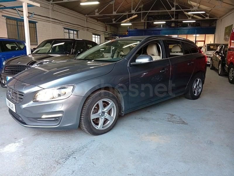 Usado Volvo V60 Momentum 120 CV (88 kW) 2018 Gris / plata Familiar