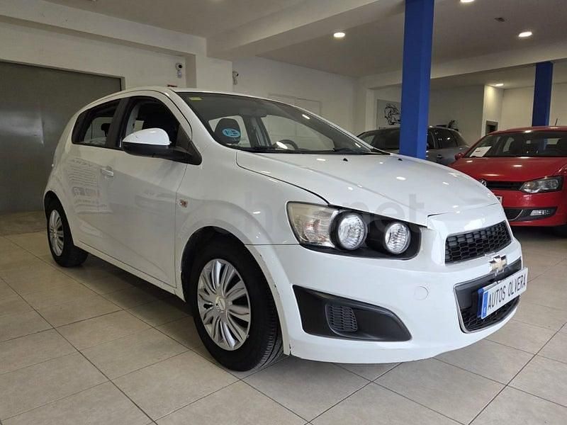 Usado Chevrolet Aveo LT 86 CV (63 kW) 2013 Blanco Berlina
