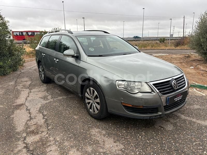 Usado VW Passat Advance 140 CV (102 kW) 2007 Gris / plata Familiar