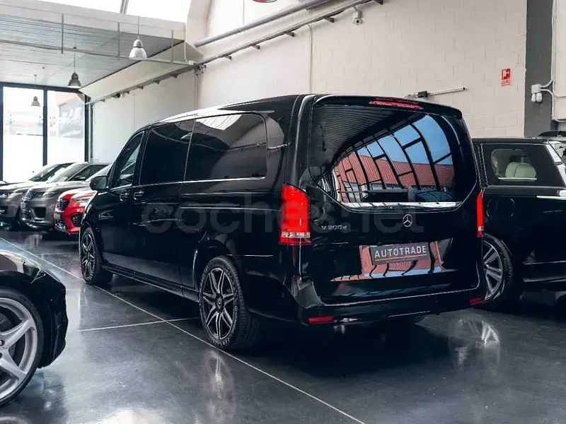 Usado Mercedes V300 Avantgarde 239 CV (175 kW) 2022 Negro Monovolumen