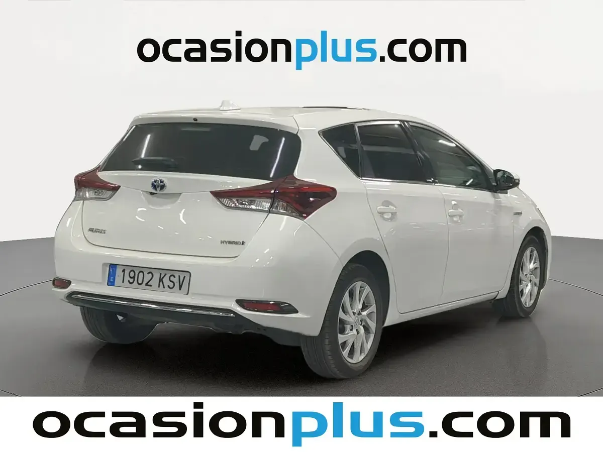 Usado Toyota Auris Hybrid Active 136 CV (100 kW) 2019 Blanco Berlina