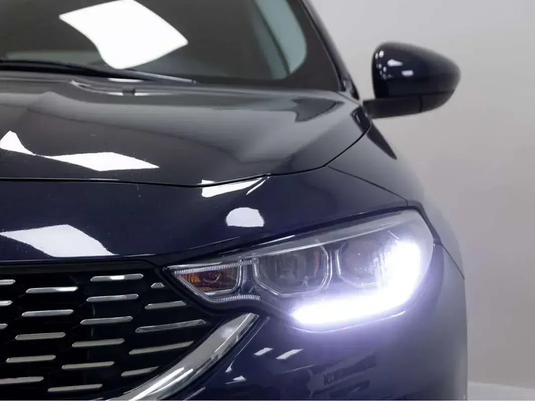 Usado Fiat Tipo Mirror 120 CV (88 kW) 2020 Azul Familiar