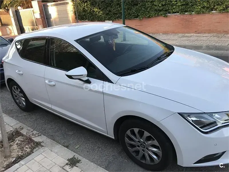 Usado Seat Leon I-Tech 105 CV (77 kW) 2013 Blanco Berlina