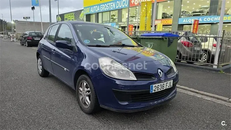 Usado Renault Clio II Dynamique 100 CV (73 kW) 2007 Azul Berlina