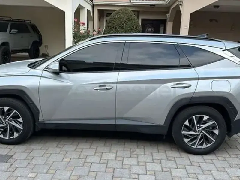 Usado Hyundai Tucson 136 CV (100 kW) 2024 Gris / plata SUV