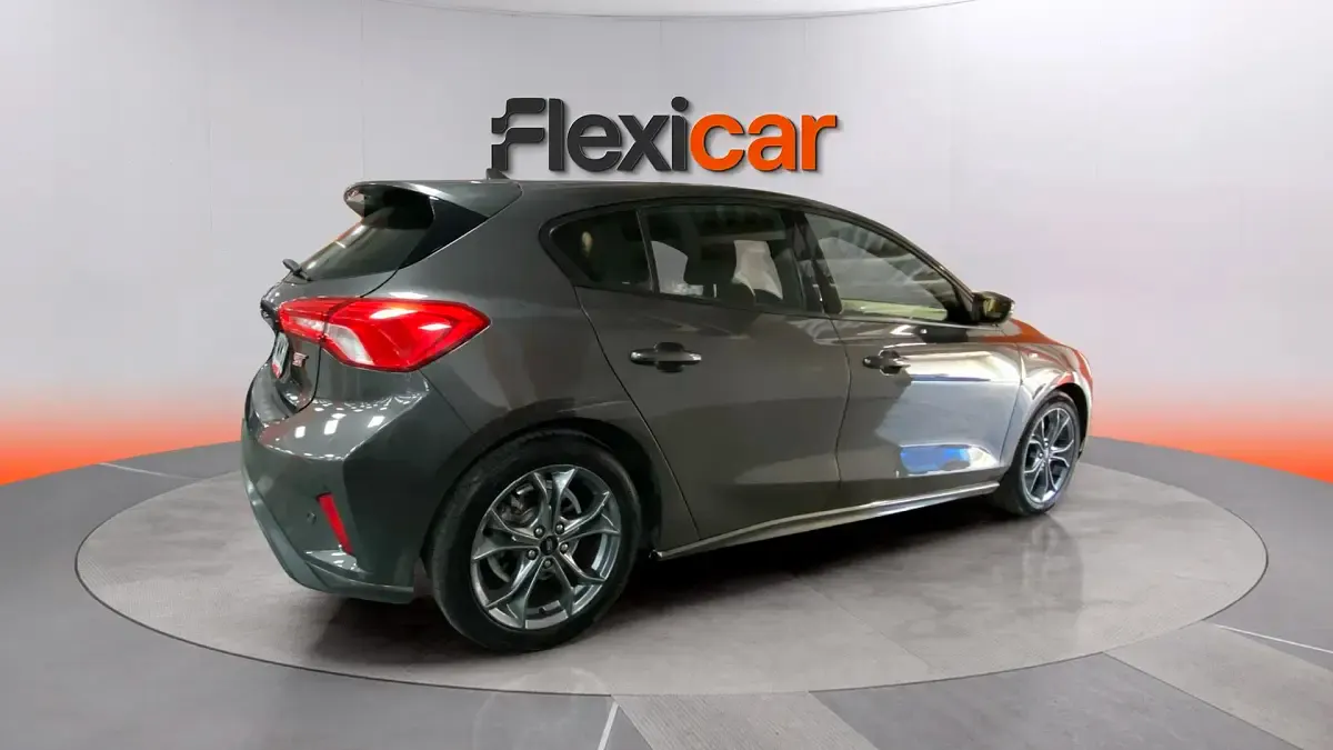 Usado Ford Focus ST-Line 125 CV (91 kW) 2020 Gris Berlina