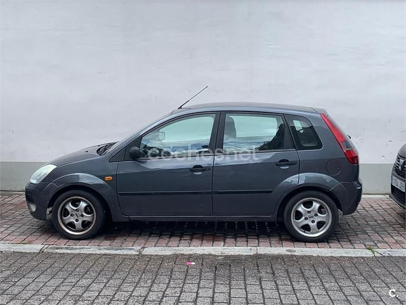 Usado Ford Fiesta Trend 80 CV (58 kW) 2005 Negro Utilitario