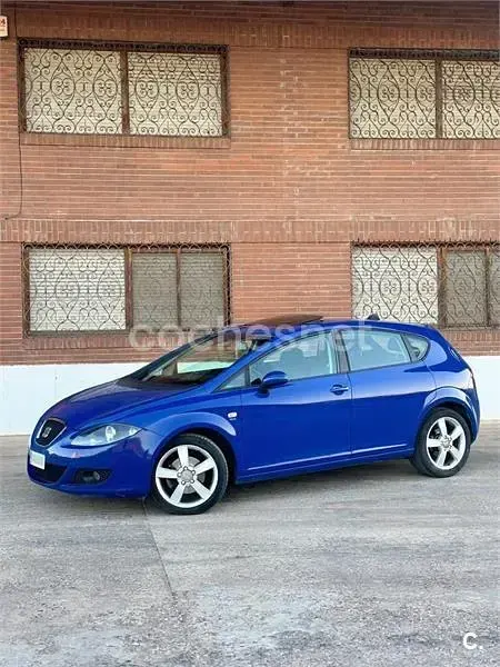Usado Seat Leon Sport 140 CV (102 kW) 2005 Azul Utilitario